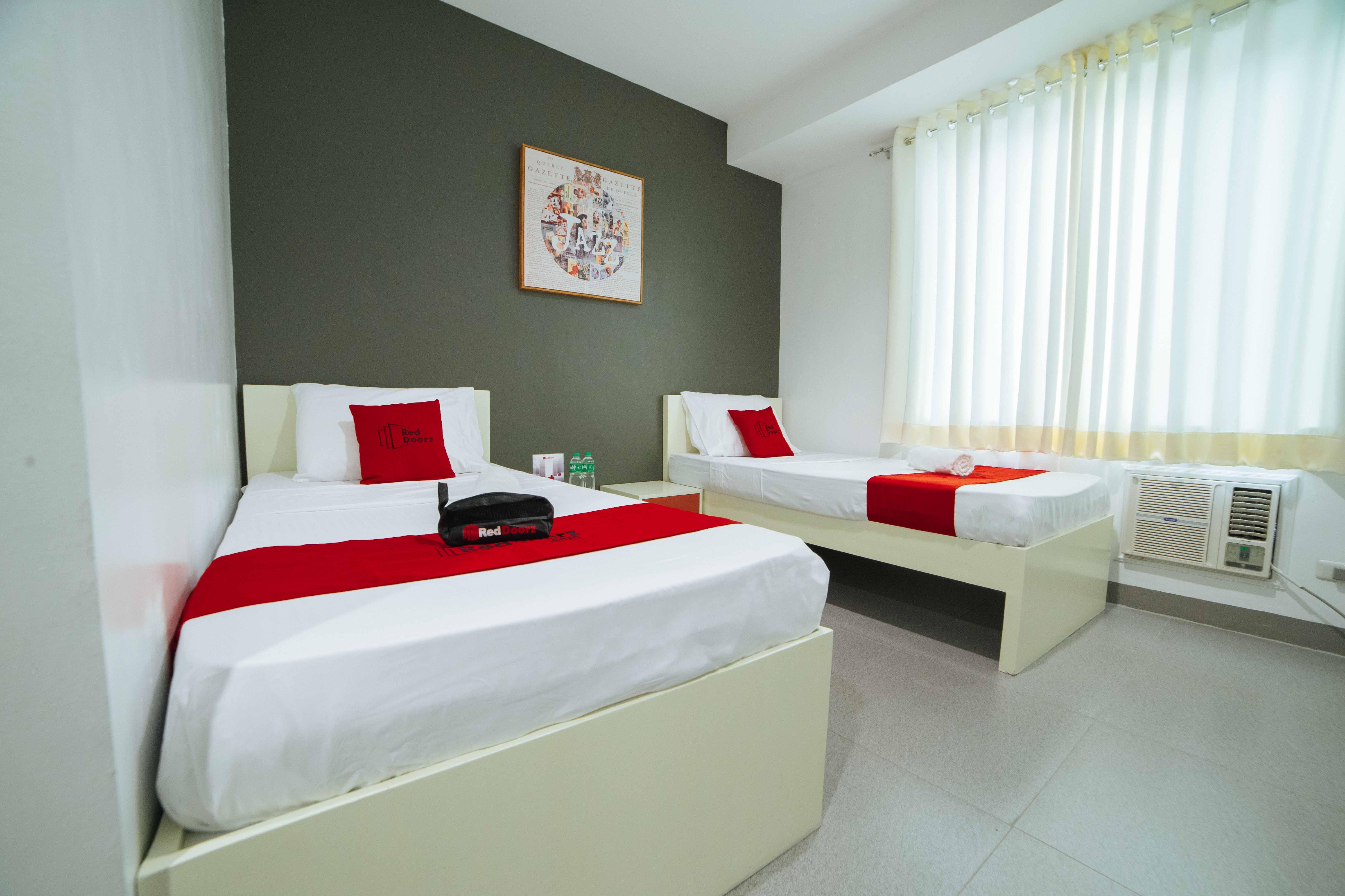 RedDoorz Plus @ Roxas Street Davao City Buitenkant foto
