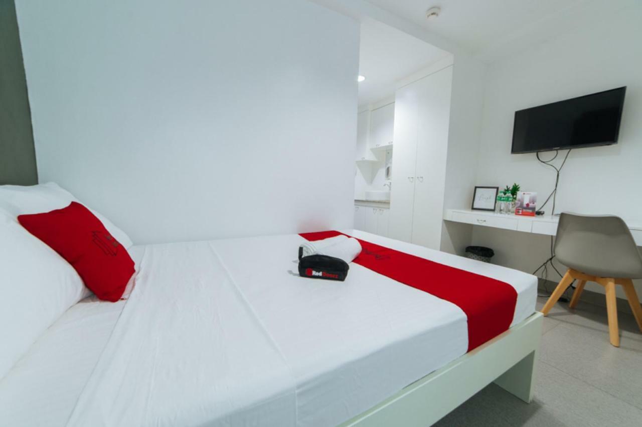 RedDoorz Plus @ Roxas Street Davao City Buitenkant foto